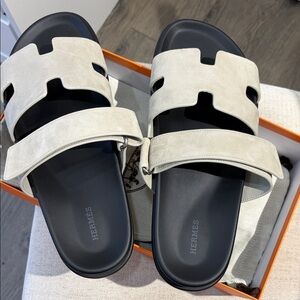 Brand new Men hermes chypre sandal
Size 43 fits US 10
Color: beige Esquisse